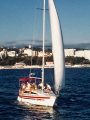 Яхт аренда для прогулки или рыбалки в открытом море в Сочи